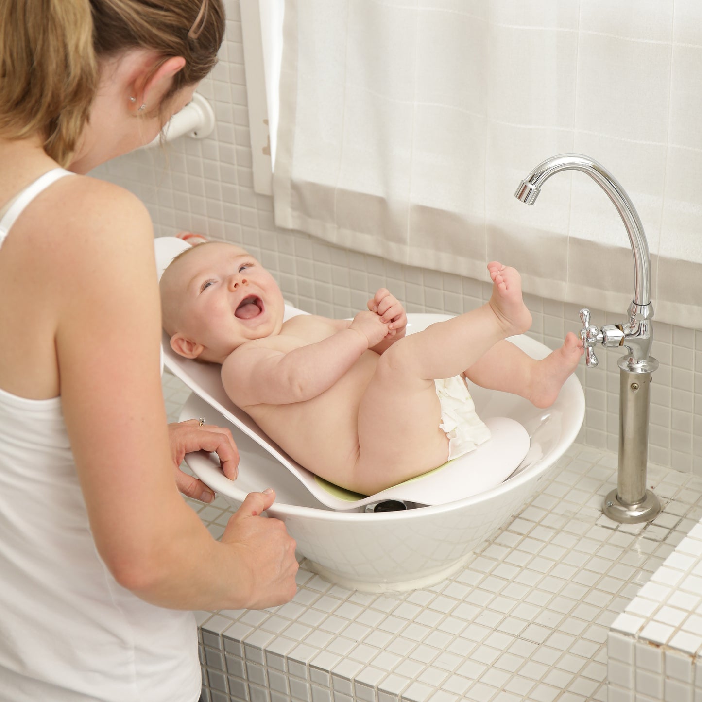 Baby Bath Seat and Bidet by murmur
