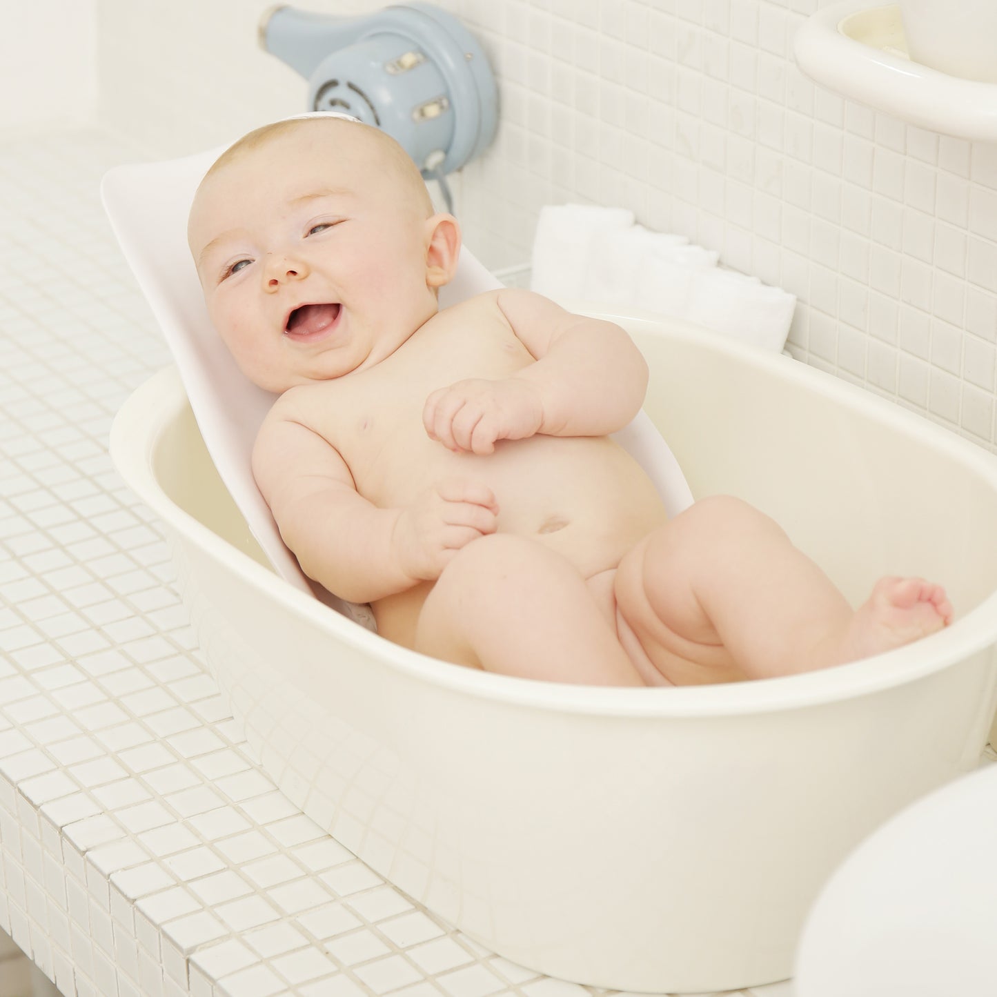 Baby Bath Seat and Bidet by murmur